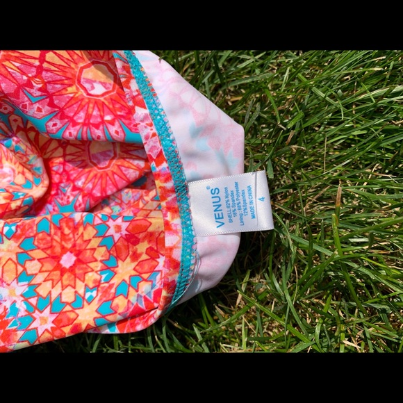 New, never worn. Venus Tankini top. - Picture 4 of 4